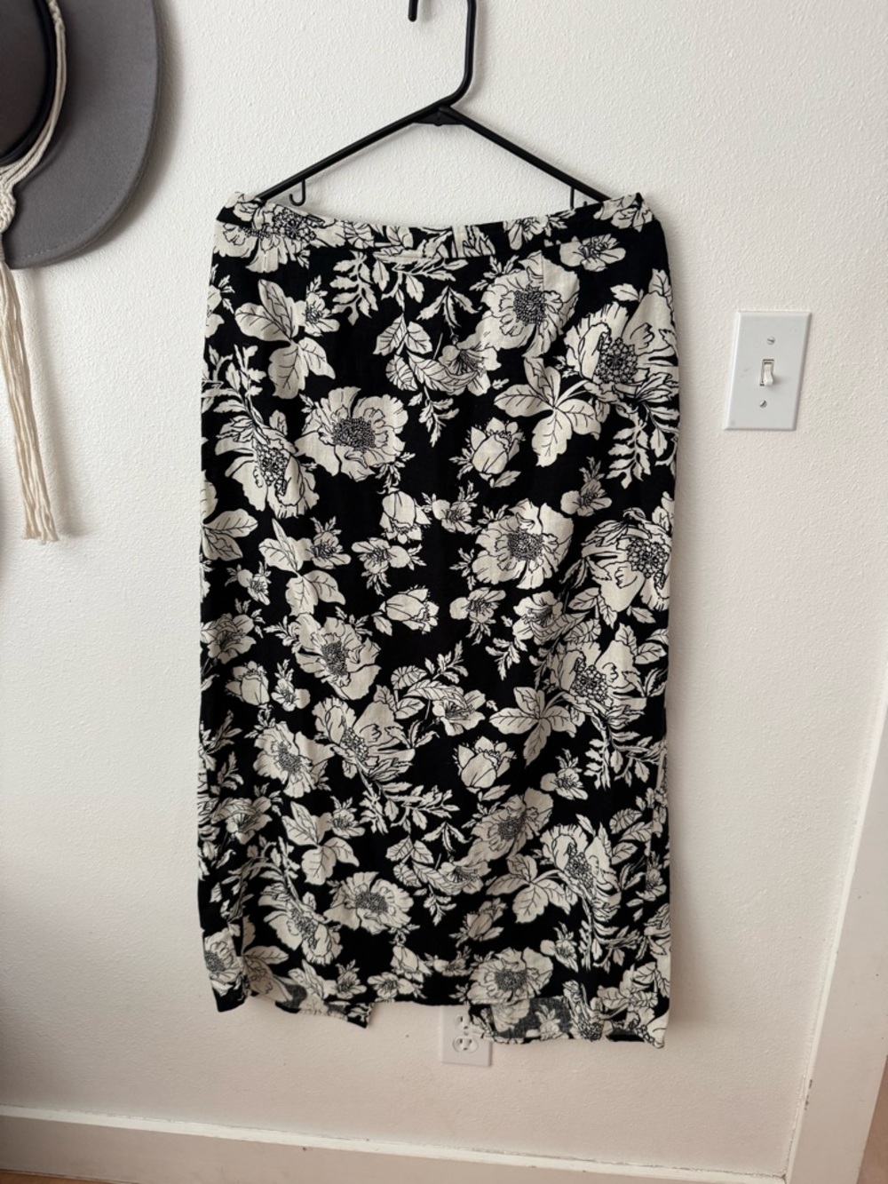 Old Navy Black & White Floral Midi Skirt